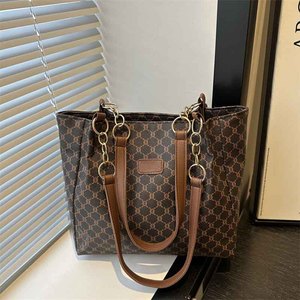Custom Summer Trendy Women's <strong>PU</strong> <strong>Leather</strong> Tote Shoulder Bag Large Capacity Shopping Embroidery Chains Custom Logos Solid <strong>Color</strong> - Product Image 6