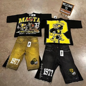 เสื้อยืดลายกราฟิกสไตล์วินเทจสำหรับผู้ชายและกางเกงยีนส์ขาสั้นแบบฟอกสี ชุดเซ็ตเสื้อยืดและกางเกงขาสั้น 2 ชิ้นสำหรับฤดูร้อนสำหรับผู้ชาย - Product Image 1