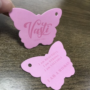 Die Cut Tác Phẩm Nghệ Thuật Quần Áo Nhãn Tùy Chỉnh Thiết Kế Bướm Shape Tag, Hình Trái Tim Nữ Quần Áo Treo Tag - Product Image 6