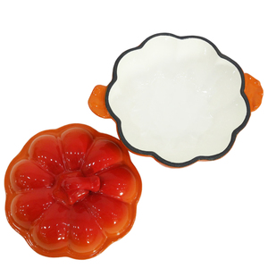Four à pain en fonte émaillée en forme de citrouille orange avec couvercle - Product Image 4