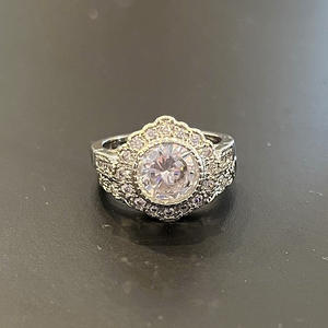 Anello di Fidanzamento F1464 in Oro Bianco con Diamante Taglio Brillante Rotondo Colore G Naturale Design Halo - Product Image 6