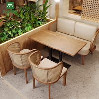 Meubles de restaurant et d'hôtel durables, écologiques et modernes de style sud-est asiatique, sièges en rotin tressé, table à manger en bois massif