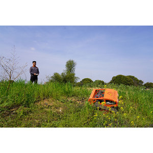 Tosaerba cingolato con telecomando a 4 tempi Cordless All-In-One per parchi fattorie aeroporti e progetti fai da te - Product Image 1