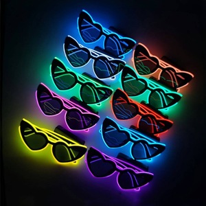 Occhiali da Sole a Forma di Cuore con Perle <span class=keywords><strong>e</strong></span> Diamanti LED in Plastica per Donne - Regalo per Damigelle per Halloween, <span class=keywords><strong>Pasqua</strong></span> <span class=keywords><strong>e</strong></span> Matrimoni - Product Image 3