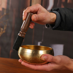 Campana Tibetana in Ottone Artigianale per Meditazione, Yoga, Terapia del Suono, Benessere Spirituale, Regalo, Rilassamento, Decorazione - Product Image 1
