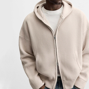 Hoodie vintage streetwear zippé en coton molletonné avec logo imprimé, fabriqué par un fabricant OEM de vêtements coupés et cousus pour hommes. - Product Image 2