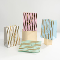 Sac en papier couché brillant de luxe Lipack Euro Tote avec poignée pour vêtements, impression offset pour le transport et le shopping