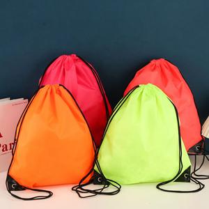 Sacs à cordon promotionnels avec logo personnalisé, sacs à dos en polyester 210D pour les cadeaux de salon professionnel, cadeaux pour clients - Product Image 2