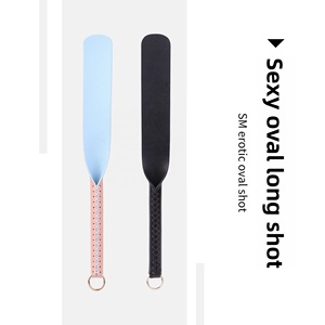 Macaron en cuir véritable fessée Paddle - BDSM Sensation Whip pour jeu adulte - Product Image 1