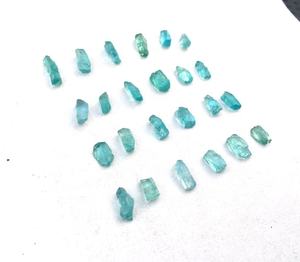 10 piezas Natural apatita piedras preciosas único pequeña forma de lápiz Natural suelto materias primas hacer colgante mayorista - Product Image 1