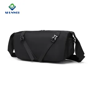 फैक्टरी आपूर्ति अनुकूलित निविड़ अंधकार कपड़े के लिए बहु-कार्यात्मक काले कंधे Crossbody बैग पुरुषों छाती बैग