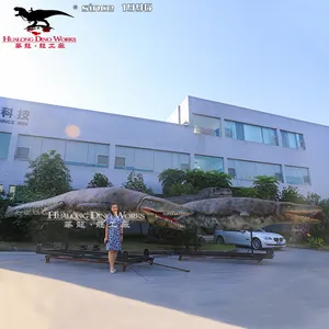 Реалистичный аниматронный тилозавр в Музее науки и техники