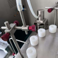 Machine de dosage et de bouchage automatique de flacons pour laboratoire médical hospitalier