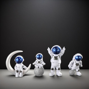 Astronaut Figurine Miniature Resin Craft Desktop Ornament Valentine'S Day Gift - Product Image 4