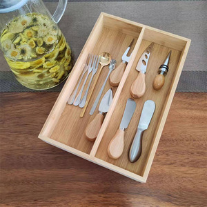Caja de almacenamiento de cuchillos de bambú con dos compartimentos y organizador de utensilios para la organización de cubiertos y cajones de vajilla. - Product Image 1