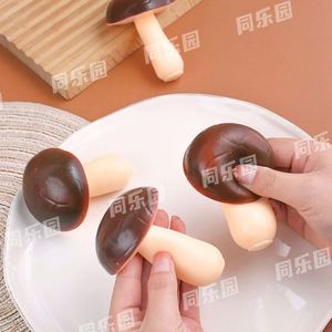 Nouveau jouet anti-stress créatif 2025 en forme de champignon végétal, jouet de décompression souple et compressible en TPR sur le thème alimentaire - Product Image 2