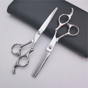 กรรไกรตัดผมอิโนะอุเอะ คาซูมิ ขนาด 6.0 นิ้ว กรรไกรซอยผมสแตนเลส กรรไกรตัดผมแบบแบน สำหรับคนถนัดขวา อุปกรณ์ช่างตัดผมมืออาชีพ - Product Image 1