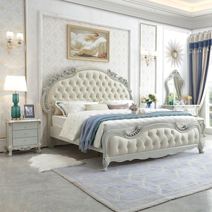 <span class=keywords><strong>Letto</strong></span> Matrimoniale King Size in Legno Massello Stile Francese <span class=keywords><strong>con</strong></span> Testiera in Pelle Trapuntata, Lusso Artigianale Italiano per Hotel e Casa 180x200cm - Product Image 4