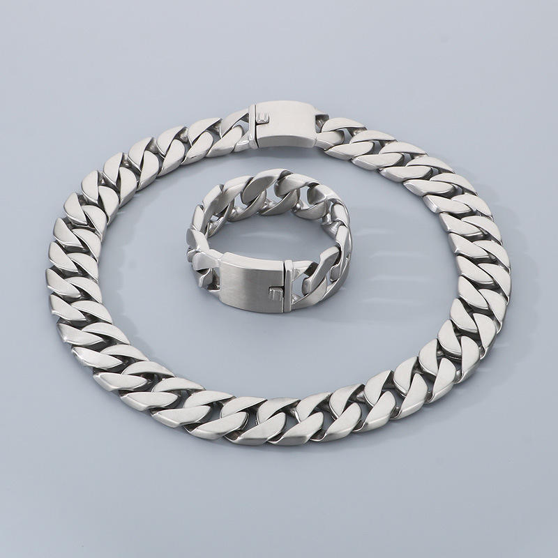 พื้นผิวทรายสีเหล็ก