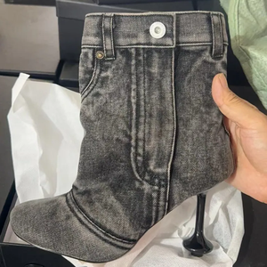 Bottines courtes à bout carré pour femme, avec talons personnalisés irréguliers, boutons et détails en denim, chaussures de scène à coupe large - Product Image 2