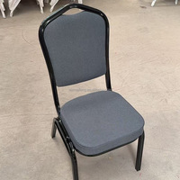 Chaise de salle à manger d'hôtel de style antique, sectionnelle, commerciale, personnalisable, empilable, confortable, en métal et velours, pour intérieur