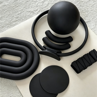 En gros : Cercle magique de yoga et de Pilates durable, poids de cheville et de poignet noirs, bande d'étirement, mini-ballon, accessoires de fitness