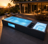 Piscine hors sol moderne minimaliste en WPC et FRP, grande piscine avec texture bois pour l'architecture moderne