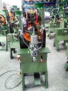 Macchina Automatica <span class=keywords><strong>per</strong></span> Foratura e Rivettatura di <span class=keywords><strong>Tessuti</strong></span> e Pelle <span class=keywords><strong>per</strong></span> Abbigliamento - Product Image 5