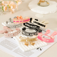 Bracelet à breloques à la mode nouveau style personnalisé unisexe Bracelet tissé à lettres brodées tridimensionnelles transfrontalières