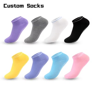 Chaussettes de yoga antidérapantes personnalisées pour femmes, chaussettes de sport et de danse d'intérieur, chaussettes en silicone avec logo personnalisé, haute qualité - Product Image 1