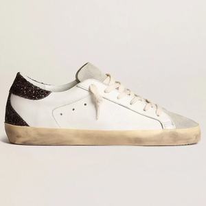 Baskets classiques pour femmes en cuir véritable de canard blanc, style vintage Superstar avec paillettes dorées pour l'été - Product Image 4