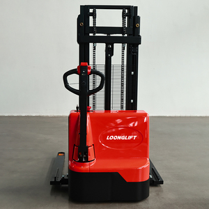 Chariot élévateur transpalette électrique automatique Equipmax 1,5 tonne avec fourches à écartement et hauteur de levage de 3 mètres en stock - Product Image 1
