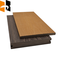 Co-extrusion en plastique composite de bois de terrasse WPC ignifuge d'extérieur de style moderne pour l'usage extérieur