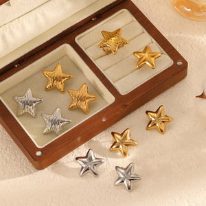 Ensemble de boucles d'oreilles et bagues en acier inoxydable 304 pour femmes, bijoux à porter au quotidien, couleur or et argent, design étoile à cinq branches - Product Image 1