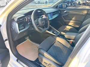 JX Auto: Eleva tu experiencia de conducción en África. <span class=keywords><strong>Audi</strong></span> A3L Limusina 35 TFSI Luxury Selection 2022 Usado: Motor a Gasolina, Confort Premium - Product Image 5