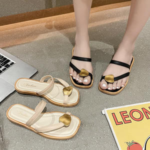 Chaussons pour homme et femme, élégants et tendance, pour l'extérieur, avec ajustement polyvalent et fonction antidérapante - Product Image 2