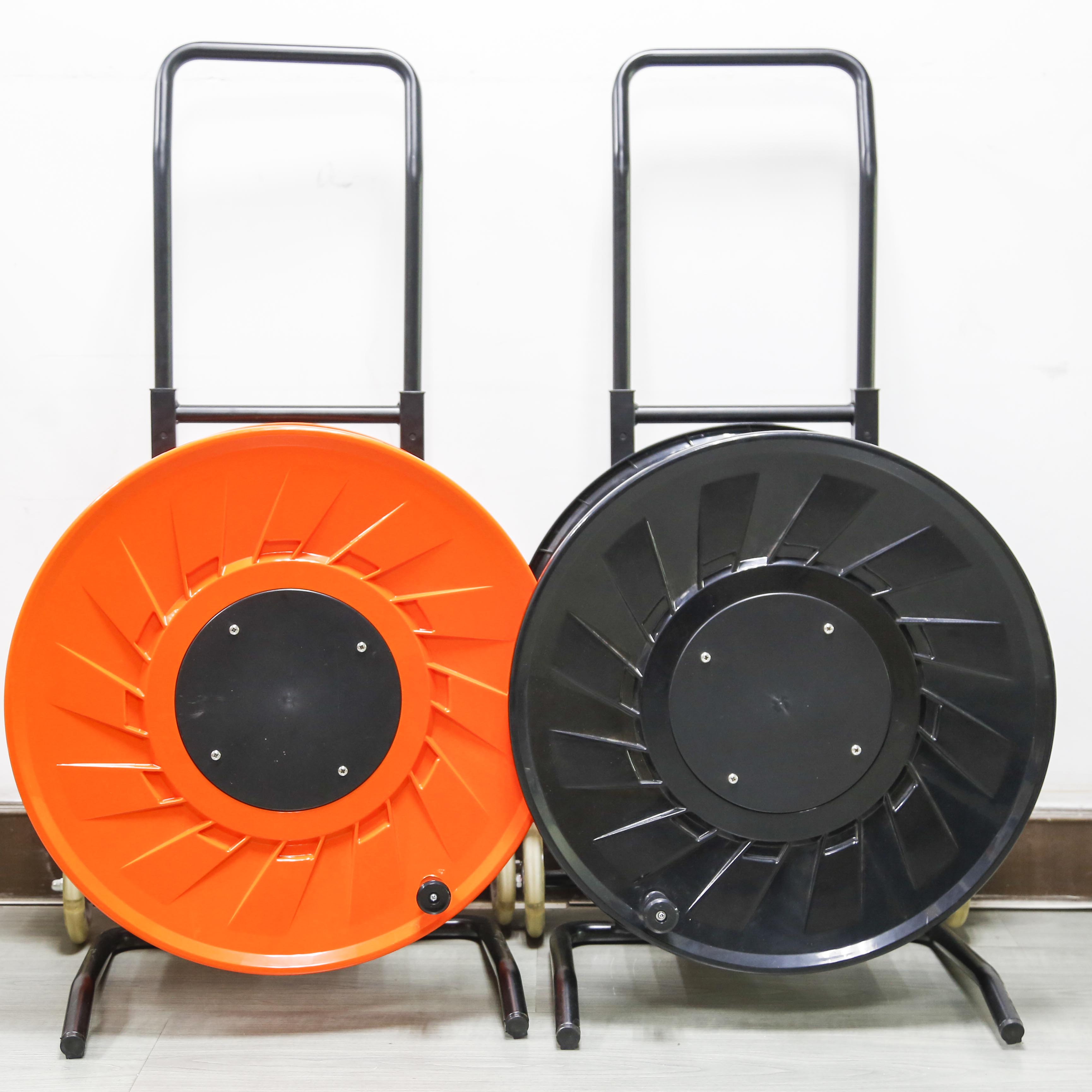 NWP Adapter CEE-stekker 230 V 16 A naar Schuko koppeling - 1,5 m aansluitkabel 3 x 2,5 rubberen slang - IP44 - voor camping, caravan, boot, markten