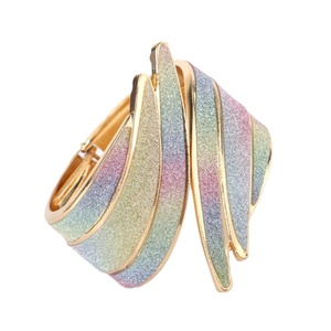 Pulsera Electrochapada con Incrustaciones de Diamantes, Estilo Punk Metálico, con Alas de Ángel Exageradas, Diseño Europeo Americano, Acabado Mate y Brillante - Product Image 5