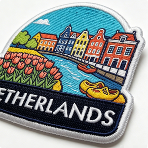 Patch brodé Pays-Bas avec tulipes et maisons de canal, forme irrégulière, applique à coudre, cadeau décoratif - Product Image 4