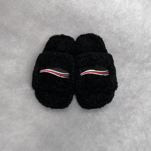 Chaussons en laine de haute qualité pour homme et femme, luxueux, pour l'automne et l'hiver, avec broderie tendance, antidérapants, design extérieur - Product Image 1
