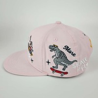 Casquette Snapback Y2K Street Skateboard rose clair avec broderie de dinosaure de dessin animé sur toute la surface, casquette ajustable à visière plate pour adolescents