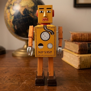 Robot rétro vintage personnalisé en fer blanc à remonter, à grandes dents en acier et à face carrée, jouet de collection mécanique, accessoire de photographie et objet de bureau - Product Image 6