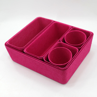 Ensemble de rangement compact pour appartement, style moderne et tendance, paniers et bacs de rangement en feutre pour articles divers