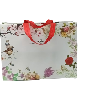 Bolsas de Compras Reutilizables Personalizadas de Tela Laminada No Tejida, Ecológicas, para Regalos y Manualidades, Fabricadas en Vietnam - Product Image 1