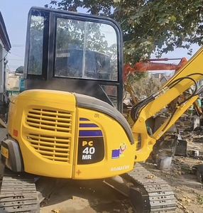 Excavadora de cadenas pequeña Komatsu PC40 usada, certificada CE, 4 toneladas, con motor y bomba, origen Japón - Product Image 4