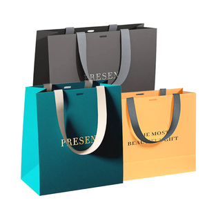 MH FSC sertifikası çevre dostu özel lüks altın damgalama gümüş sıcak damgalama UV kaplama LOGO kağıt torba ile gizlemek kolu - Product Image 1