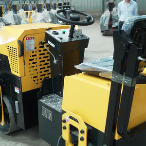Rouleau compacteur vibrant à double tambour LianDian 800 places, refroidi par air, 8,5 kW, avec pompe à engrenages haute efficacité, monté sur camion - Product Image 3