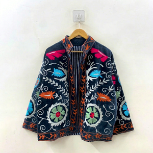 Chaqueta de Terciopelo Premium Hecha a Mano para Mujer, Estilo Tradicional Rajastaní y Cachemir, Bordado Floral Multicolor, Abertura Frontal - Product Image 1