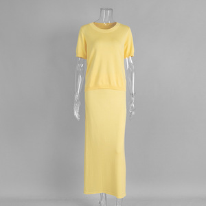 Européen américain 2025 automne banlieue <span class=keywords><strong>Simple</strong></span> tricoté à manches courtes jupe costume pour femmes transfrontalier à manches courtes tricoté - Product Image 1