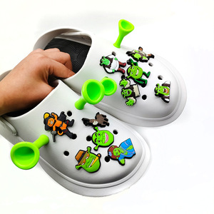 Nouveauté : Breloques pour chaussures en PVC 3D <span class=keywords><strong>Shrek</strong></span>, motif dessin animé, pour enfants, décoration de chaussures, cadeaux de fête, vente en gros - Product Image 2